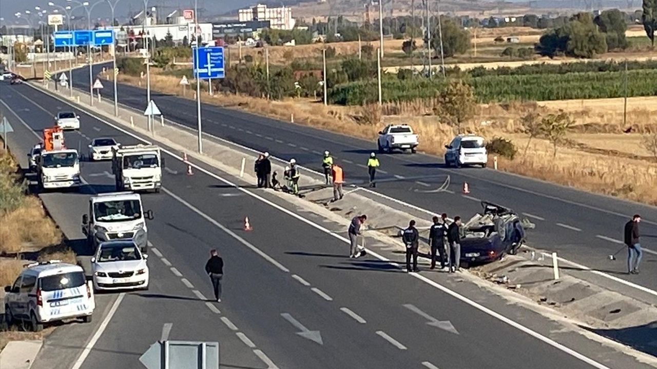 Konya Seydişehir'de otomobil devrildi: 1'i çocuk 3 kişi yaralandı