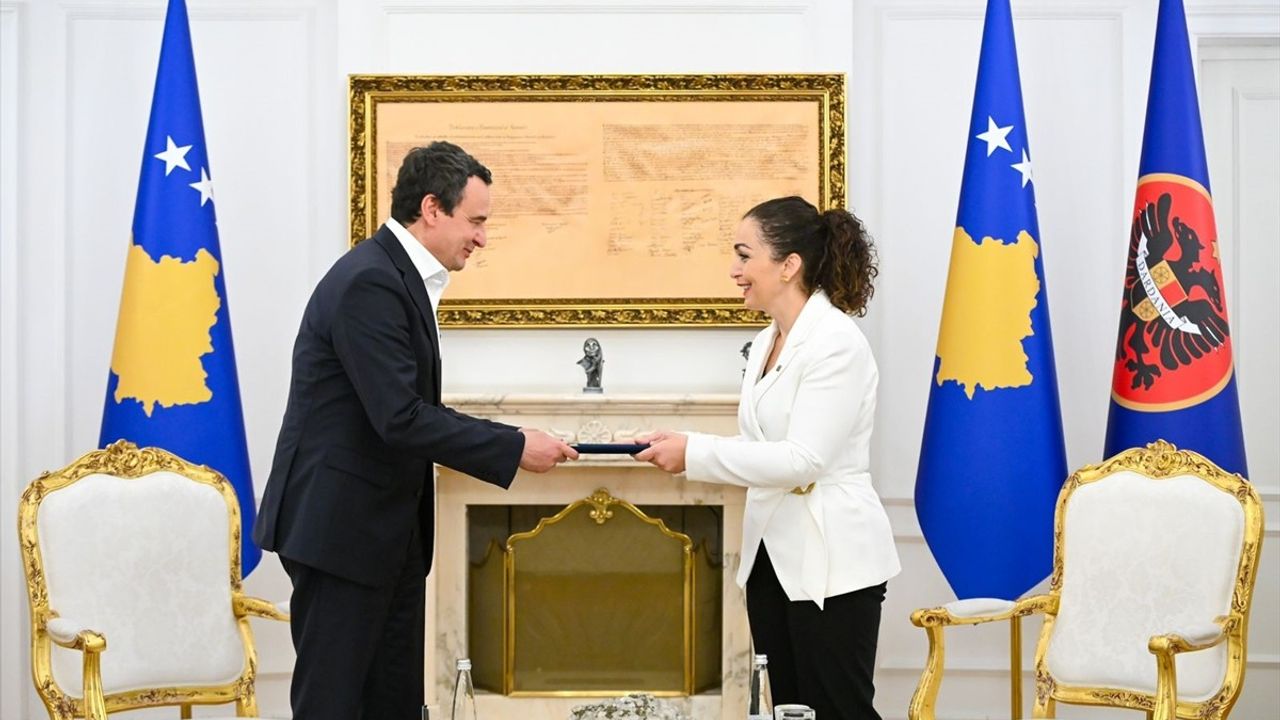 Kosova'da Hükümeti Kurma Yetkisi Başbakan Albin Kurti'ye Verildi