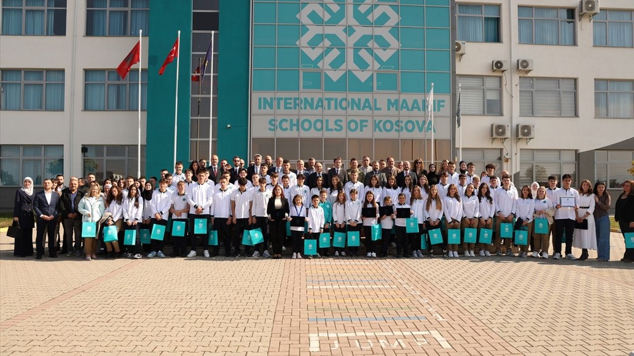 Kosova Uluslararası Maarif Okulları 70 Başarılı Öğrenciyi Ödüllendirdi