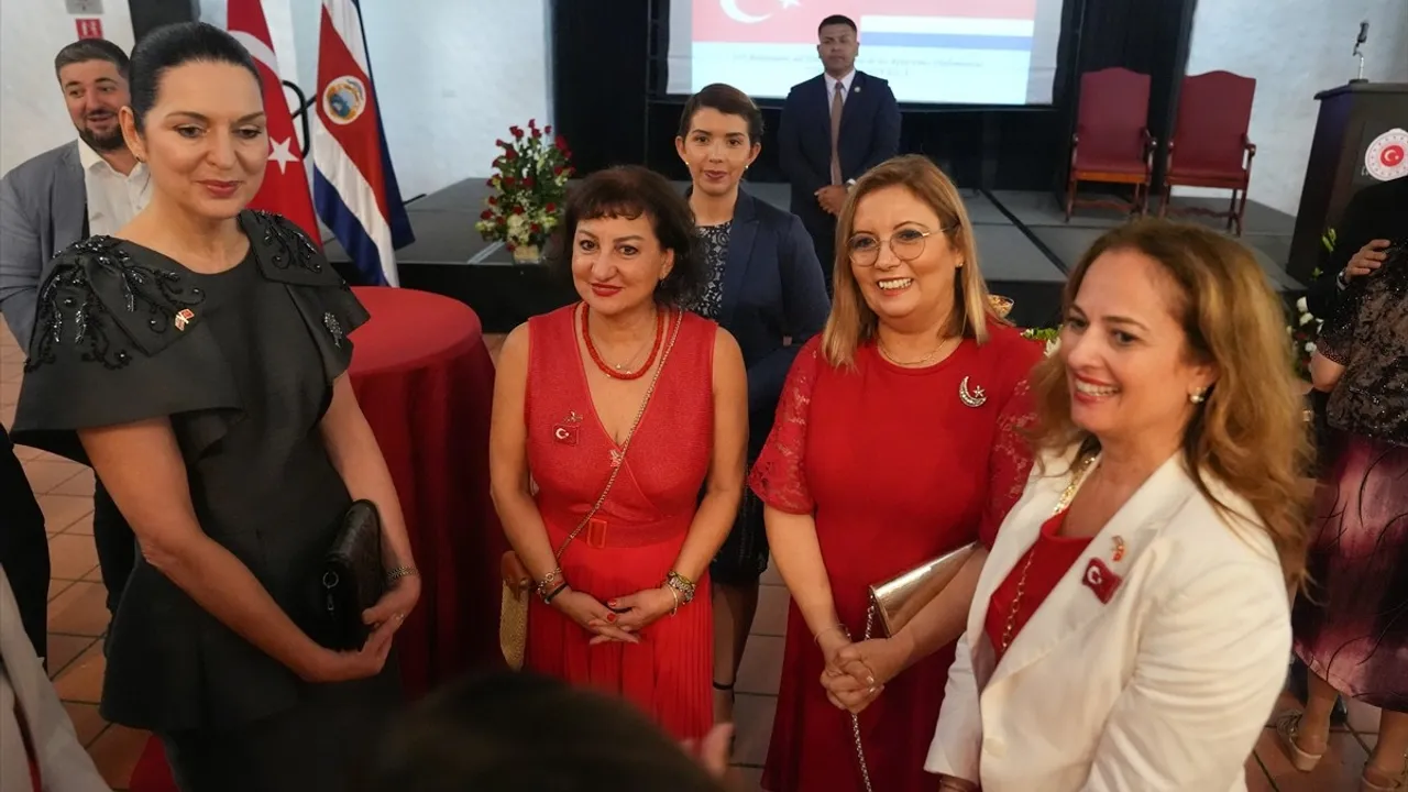 Kosta Rika'da Türkiye Cumhuriyeti'nin 102. yılı San Jose'de resepsiyon ve törenlerle kutlandı