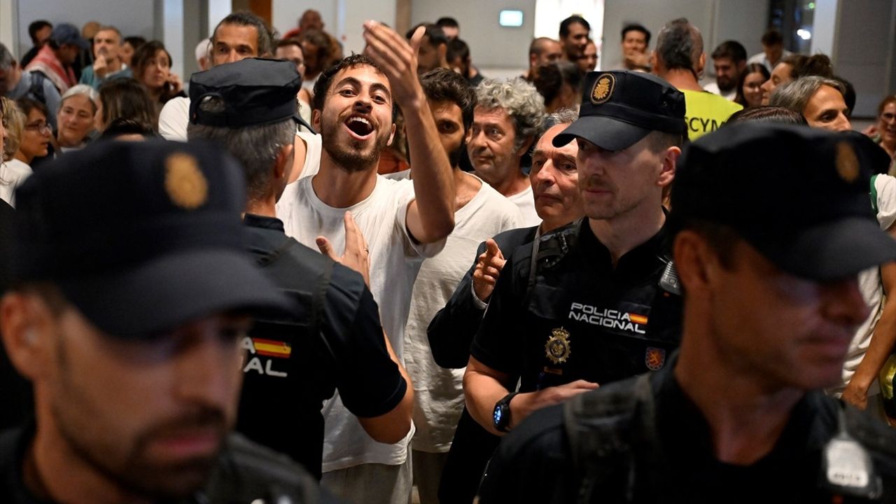 Küresel Sumud Filosu: 29 aktivist Madrid'e döndü, 28 İspanyol hâlâ İsrail'de alıkonuluyor