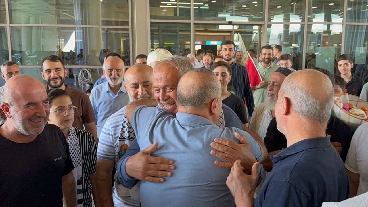 Küresel Sumud Filosu Aktivisti Bekir Turunç Mersin'de Karşılandı: "Gazze için Yeniden Varız"