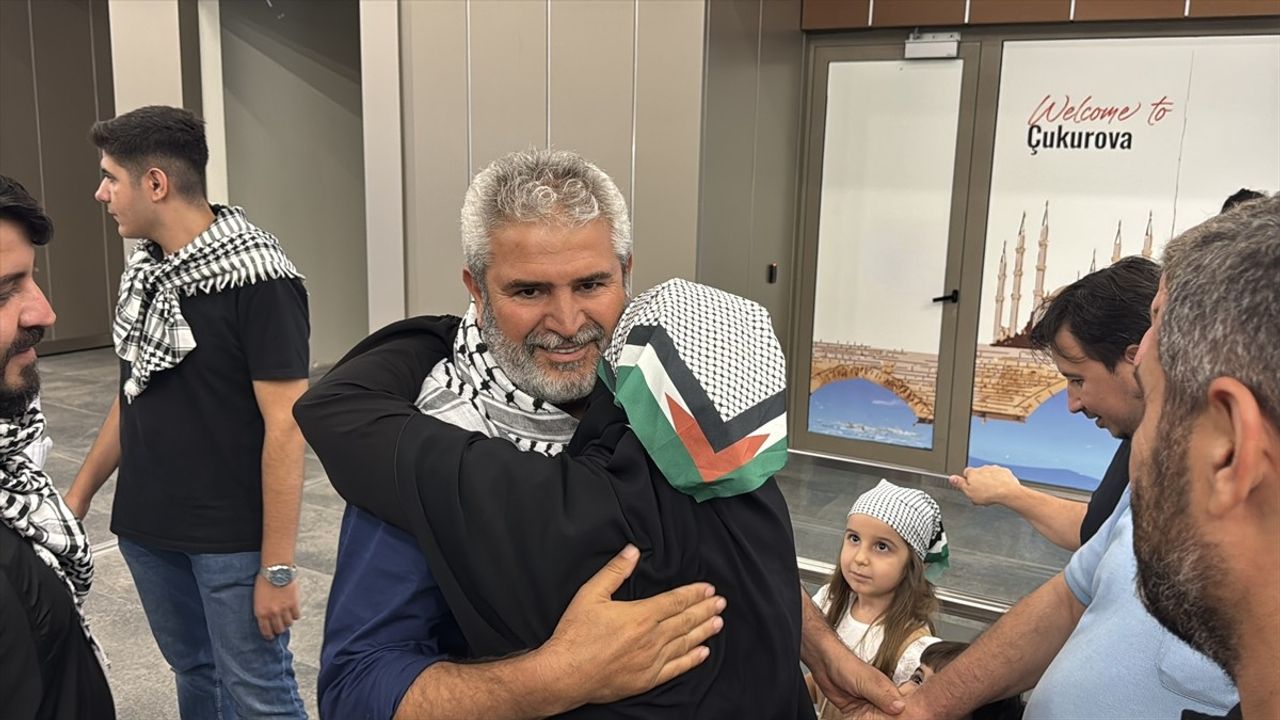 Küresel Sumud Filosu aktivisti Muhammed Emin Işık Mersin'de karşılandı