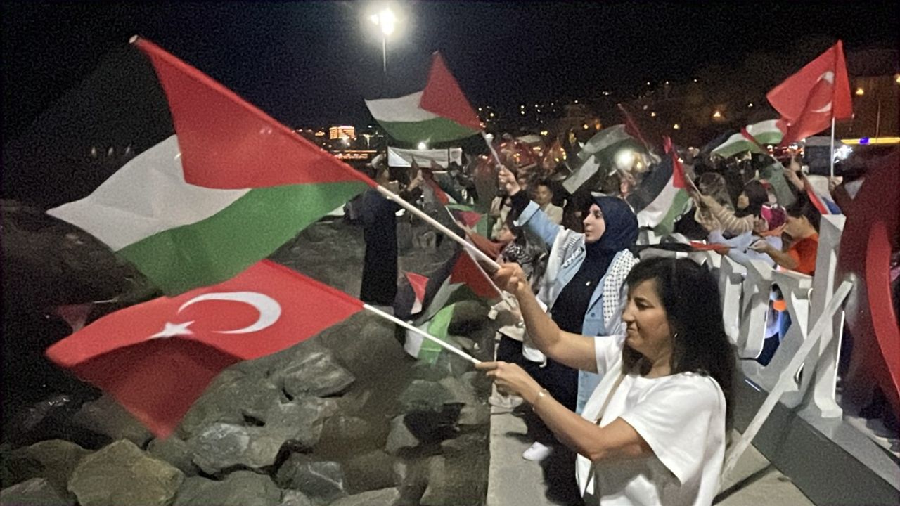 Kuşadası'ndan Küresel Sumud Filosu'na Destek: Filistin Platformu 9 Tekneyle Denize Açıldı