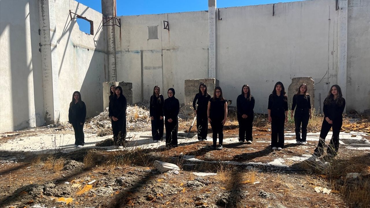 Kütahya'da Liselilerden Gazze'ye Destek: 'İnsanlık Ölmesin' Temalı Klip