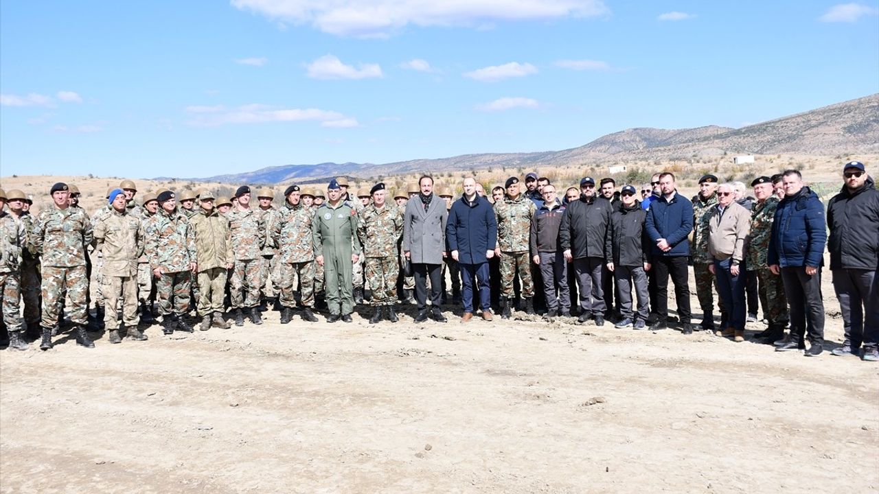 Kuzey Makedonya, Türkiye'den temin edilen askeri teçhizat ve üniformaları Krivolak'ta tanıttı