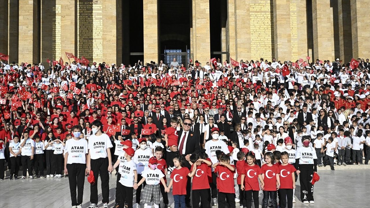 LÖSEV üyeleri lösemi tedavisi gören çocuklar ve aileleriyle Anıtkabir'i ziyaret etti
