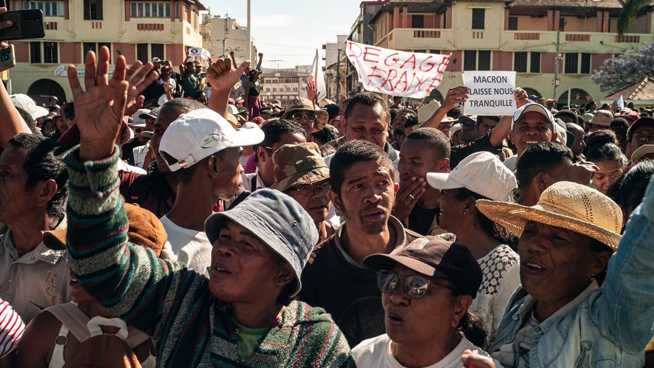Madagaskar'da ordu yönetime el koydu: Anayasa askıya alındı, Meclis kararı tartışmalı