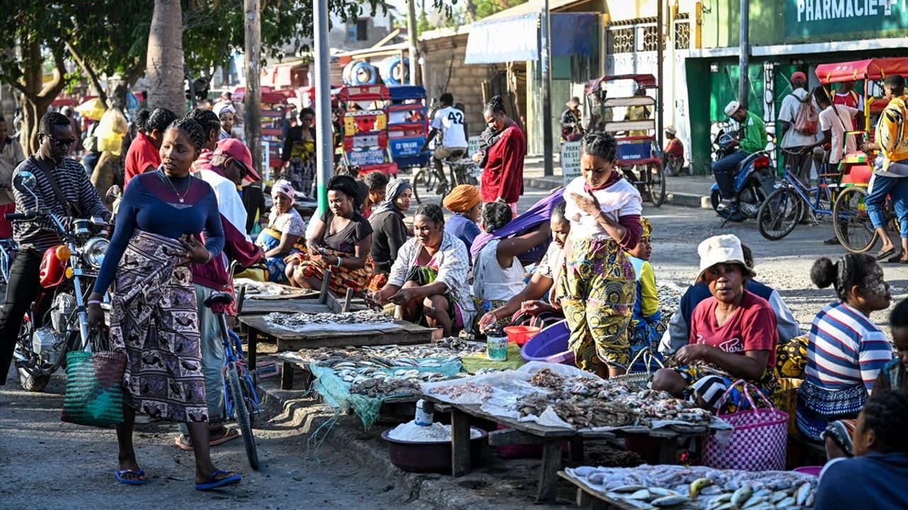 Madagaskar'ın Balıkçı Şehri Toliara: Liman Ekonomisi ve Günlük Yaşam