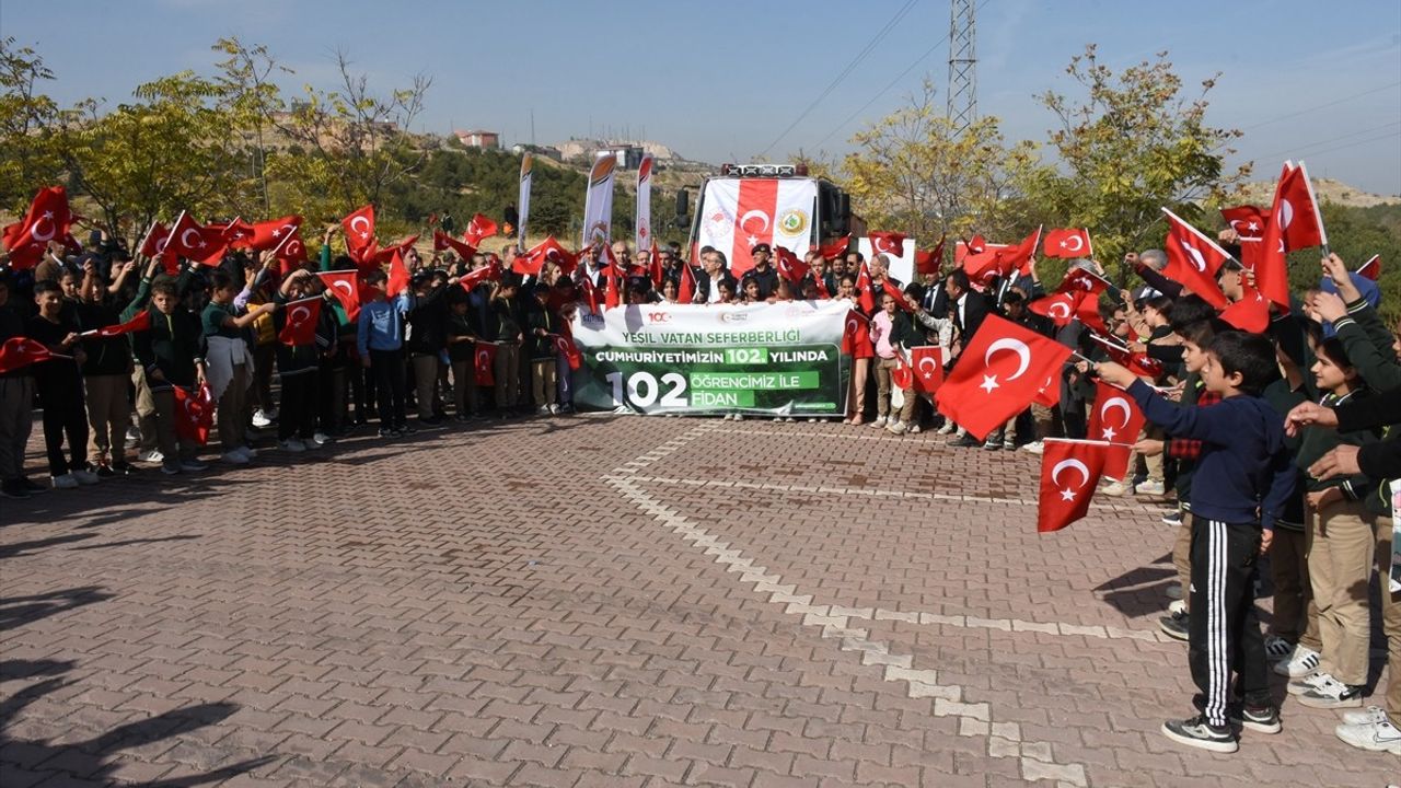 Malatya'da Cumhuriyet'in 102. Yılında 102 Fidan Turgut Özal Tabiat Parkı'nda Dikildi