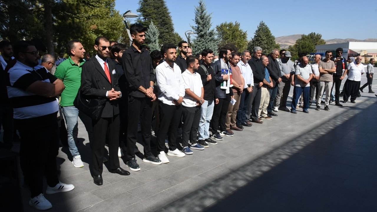 Malatya'da öğrenciler, İsrail'in Küresel Sumud Filosu saldırılarını İnönü Üniversitesi'nde protesto etti