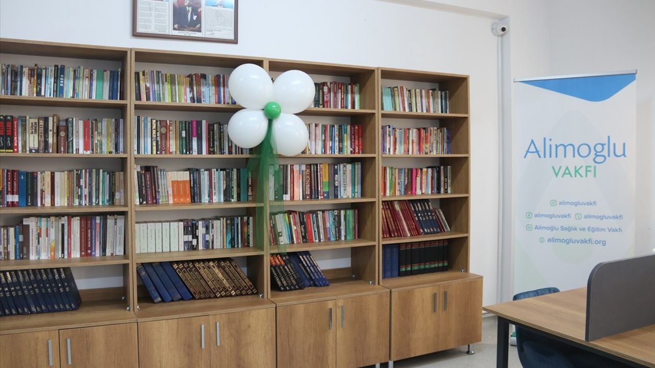 Malatya Spor Lisesi'nde depremzede öğrencilere kütüphane açıldı