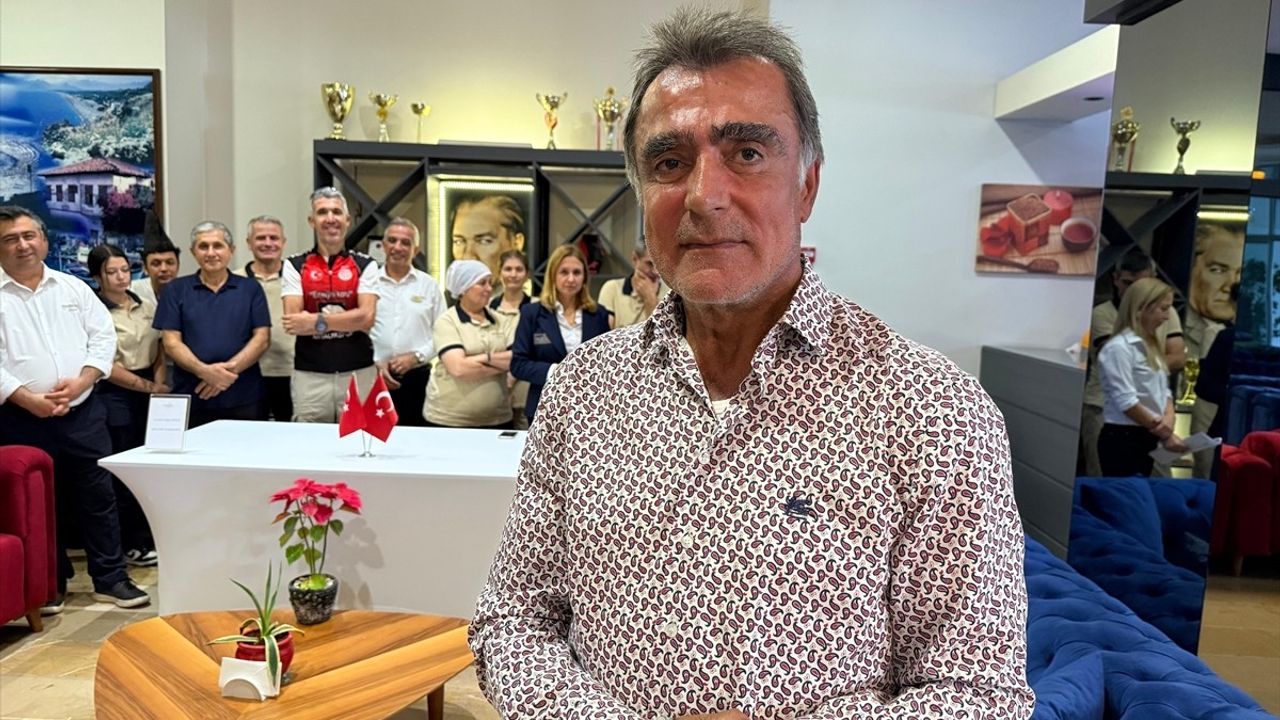 Manavgatlı turizmci Hüseyin Aydoğan, sigarayı bırakan veya içmeyen personele emekli maaşıyla ödül veriyor