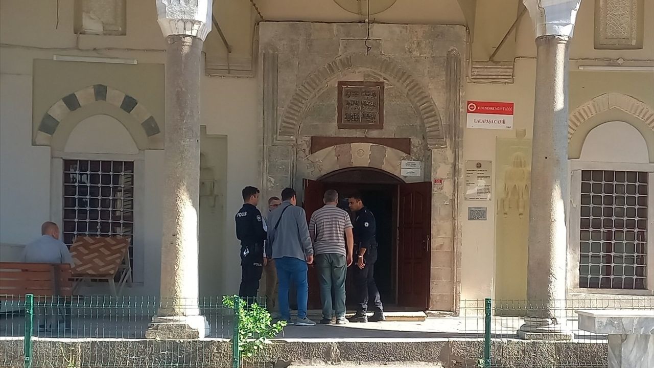 Manisa'da Lalapaşa Camisi'ne yönelik 'ahlaka aykırı davranış' iddiasında 2 şüpheli tutuklandı