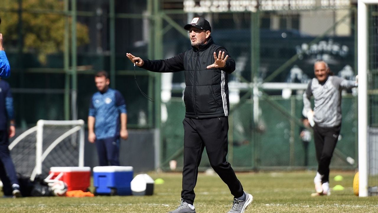 Manisa FK, Erzurumspor FK maçı hazırlıklarına Fikri Bayrıl Tesisleri'nde devam etti