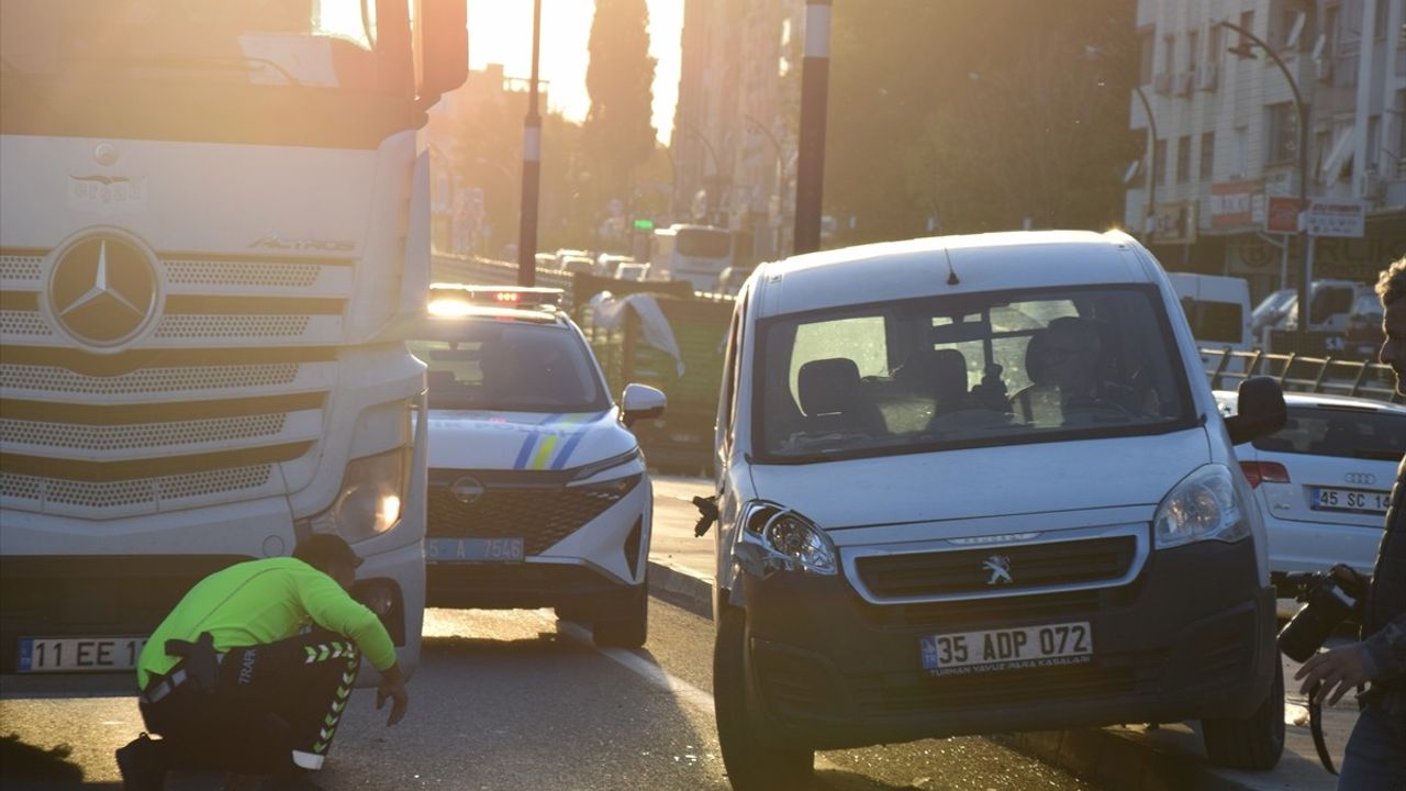 Manisa Turgutlu'da kamyonun çarptığı 16 yaşındaki genç ağır yaralandı