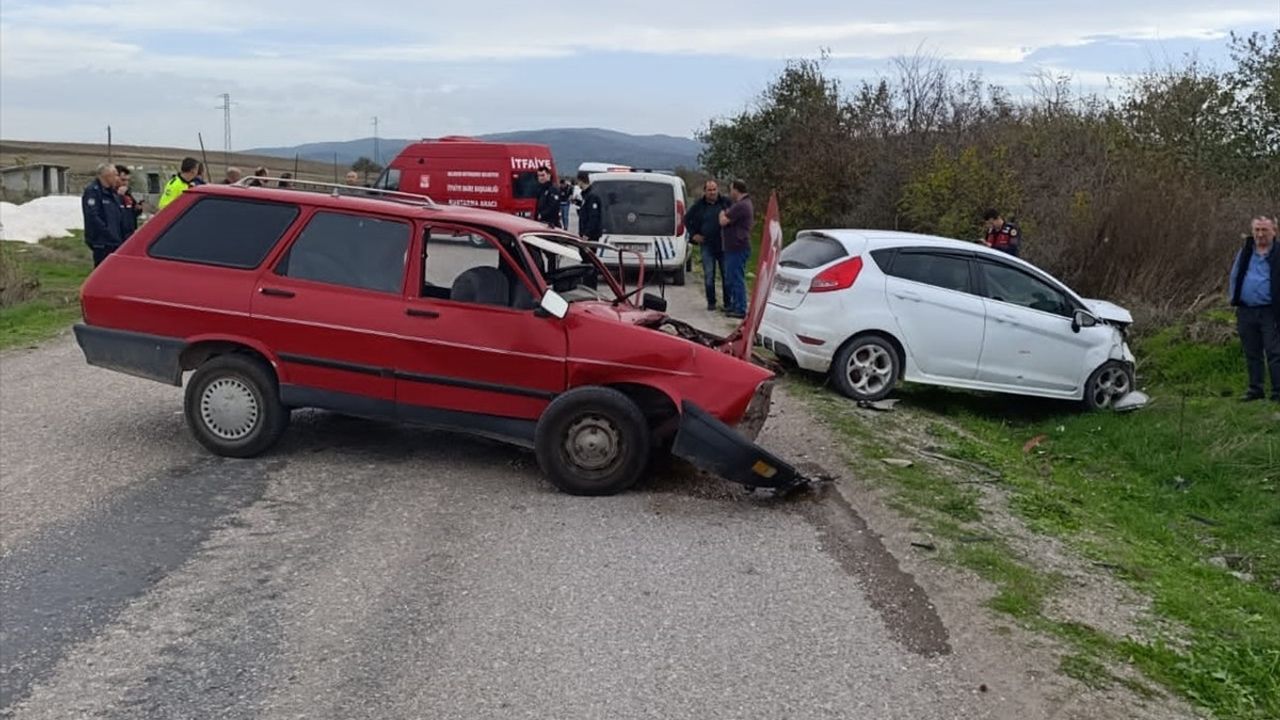 Manyas'ta trafik kazası: Bir kişi ağır yaralandı