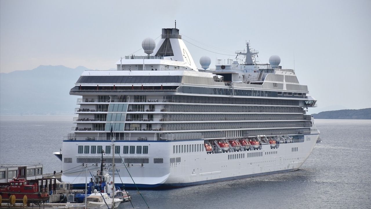 Marina kruvaziyeri 1194 yolcuyla Bodrum'a yanaştı