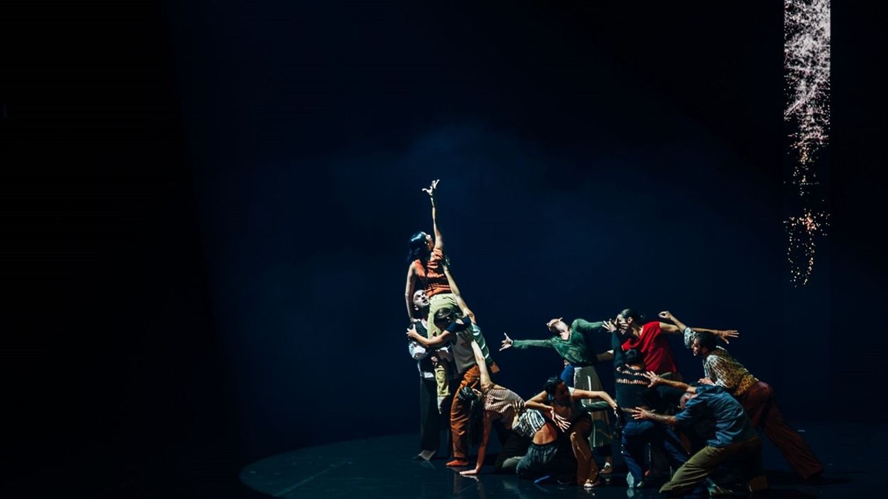 MDTistanbul'ün 'Deliriyum' adlı modern dansı AKM'de sahnelendi