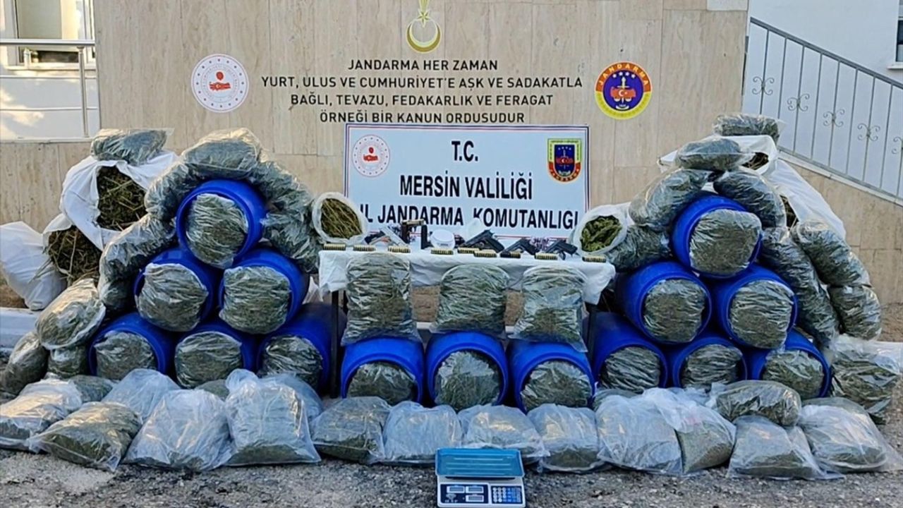 Mersin'de 220 kilogram esrar ve 1 kilogram kokain ele geçirildi; 3 kişi tutuklandı