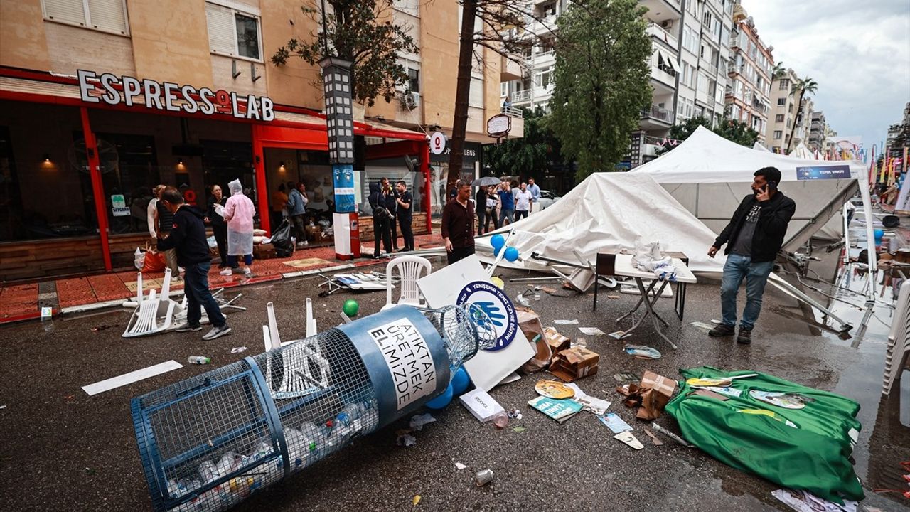 Mersin'de sağanak ve şiddetli rüzgar: 7. Uluslararası Kushimoto Sokak Sanatçıları Festivali sona erdirildi