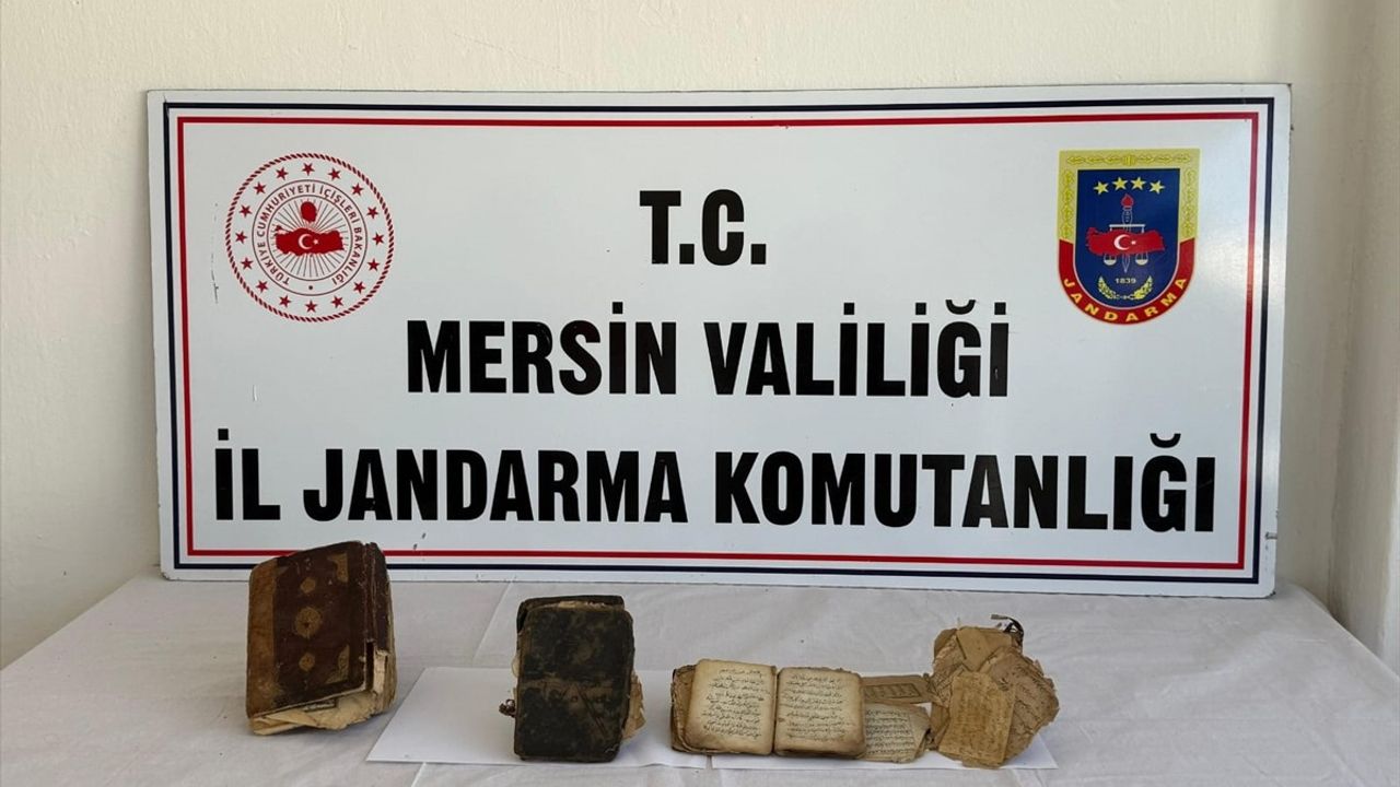 Mersin'de tarihi eser kaçakçılığı operasyonu: Bozyazı'da 1 gözaltı, 4 el yazması Kur'an-ı Kerim müze incelemesine sevk edildi