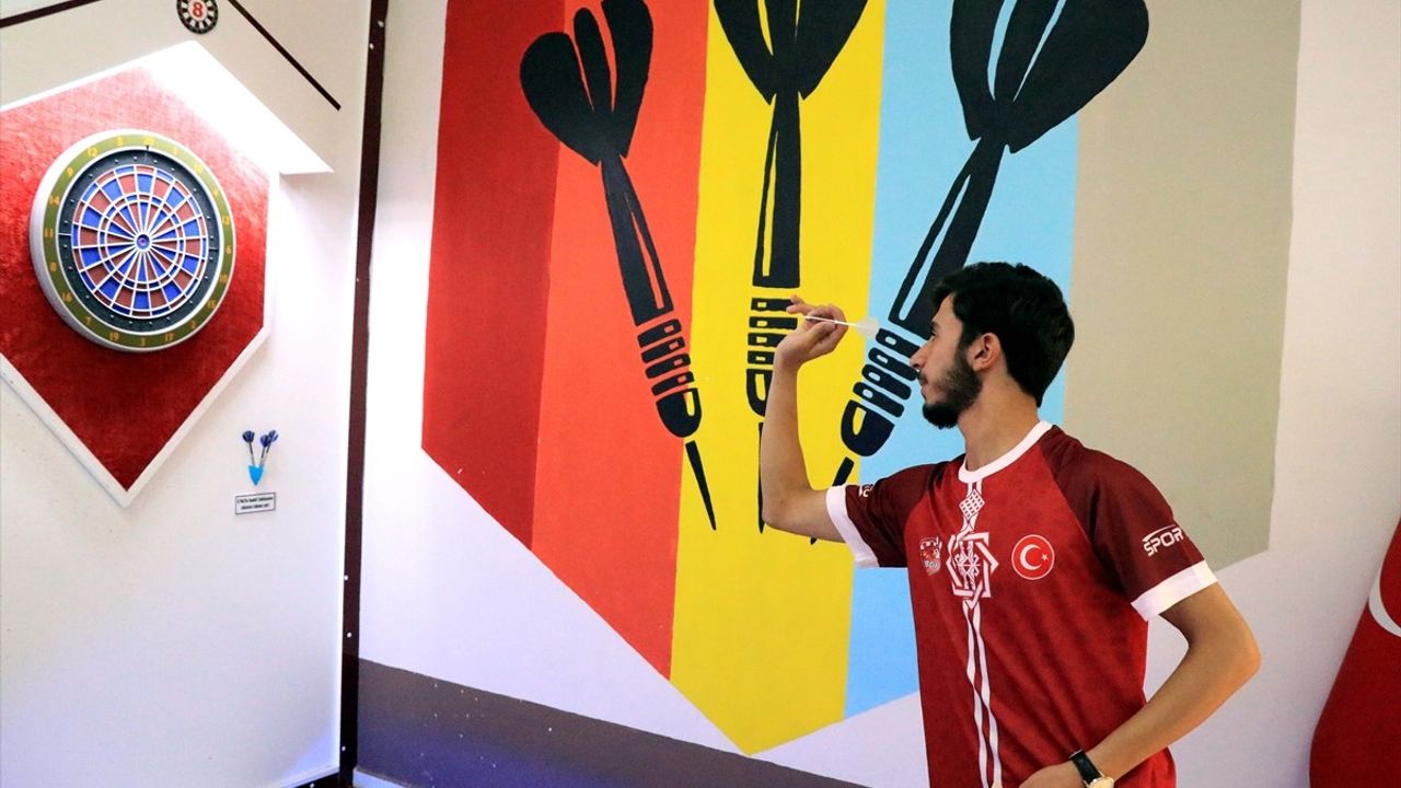 Milli dartçılar Bedirhan Nas ve Mahmut Demir, Dünya Elektronik Dart Şampiyonası'na hazırlanıyor