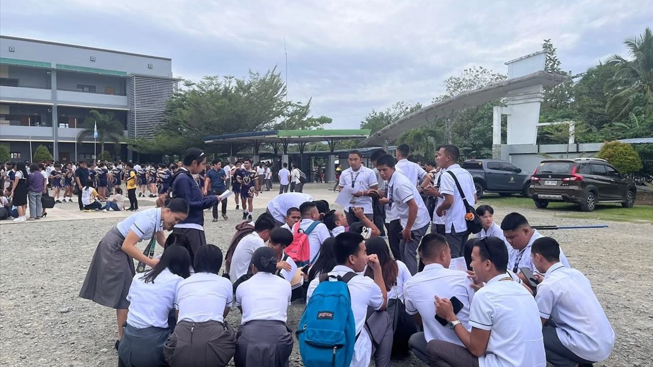 Mindanao Açıklarında 7,4 Büyüklüğünde Deprem; Tsunami Uyarısı Yapıldı