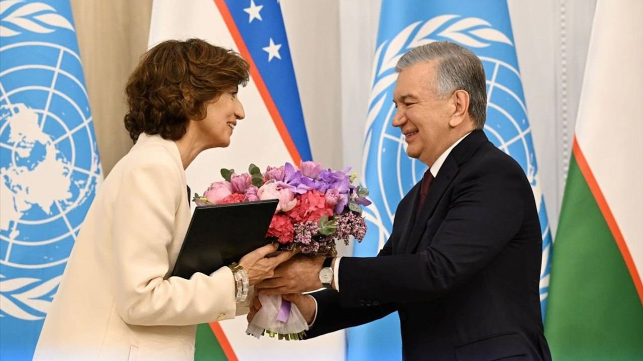 Mirziyoyev, UNESCO Genel Direktörü Audrey Azoulay'a Dostluk Nişanı takdim etti