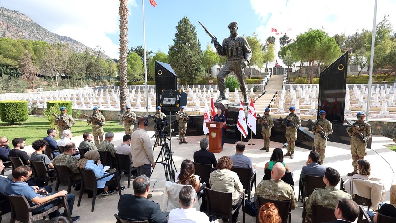 MSB: Hudutlarda son haftada 5'i terörist 188 kişi yakalandı; Kıbrıs, KFOR ve tatbikatlar ele alındı