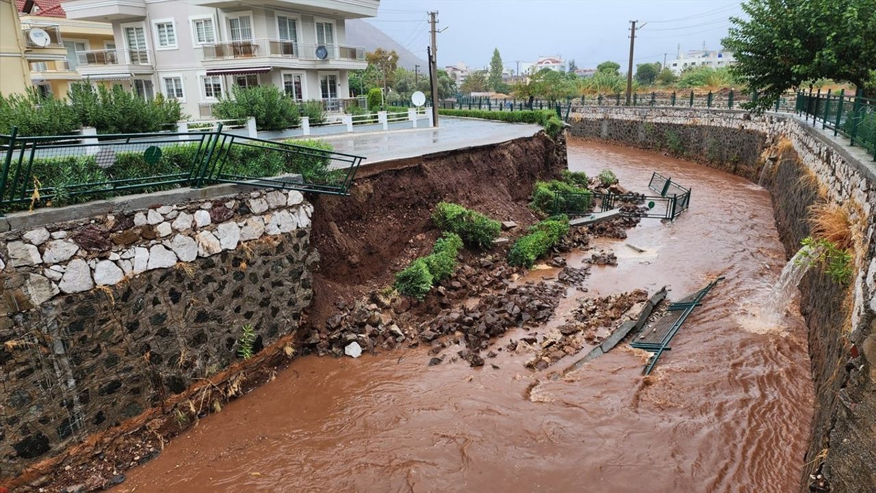 Muğla'da sağanak ve fırtına hayatı olumsuz etkiledi