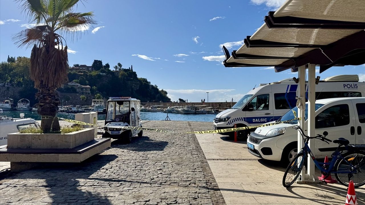 Muratpaşa açıklarında denizde erkek cesedi bulundu