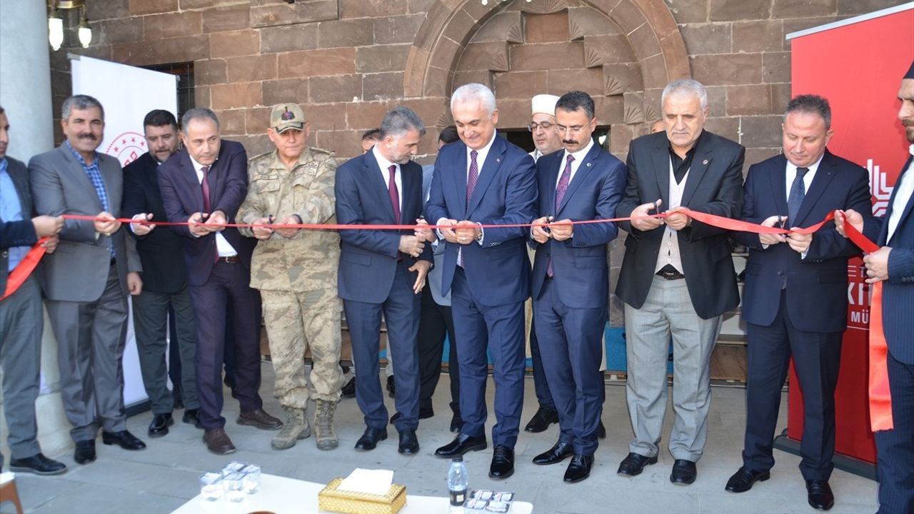 Muş’ta 1823 tarihli Murat Paşa Camisi aslına uygun yeniden inşa edilerek ibadete açıldı