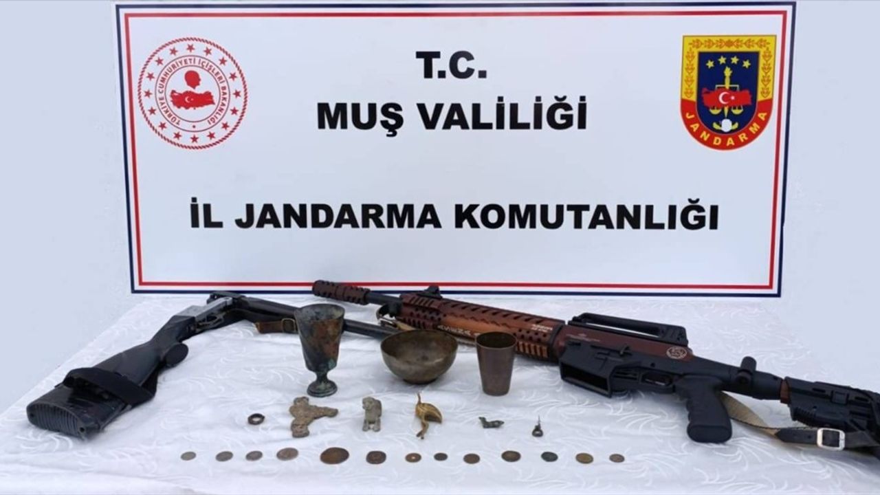 Muş'ta Jandarma Operasyonunda 13 Sikke ve Tarihi Objeler Ele Geçirildi