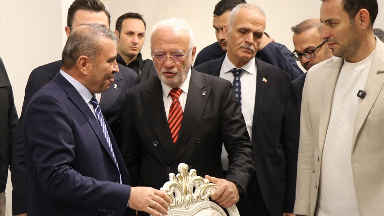 Mustafa Elitaş, Kayseri'de Anadolu Mobilya Fuarı (ANAMOB) ziyareti gerçekleştirdi