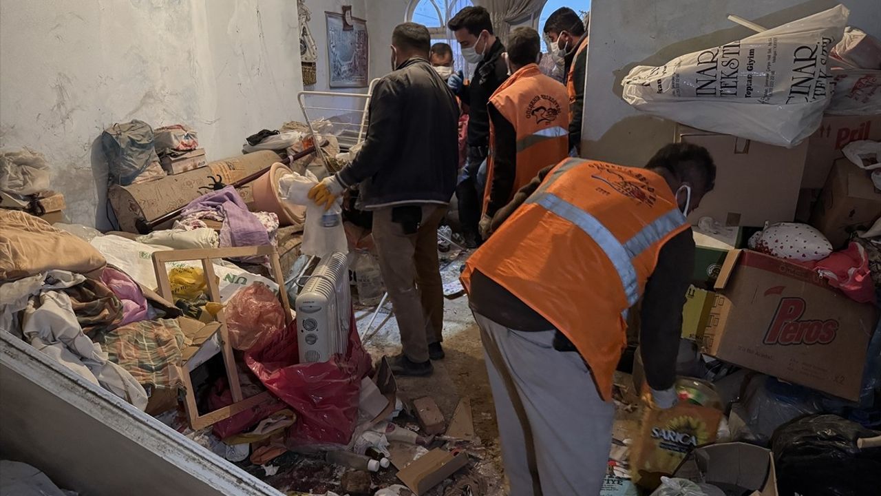 Nevşehir'de çöp evde yaşayan engelli kadın, annesinin cesediyle yaklaşık bir ay yaşadı