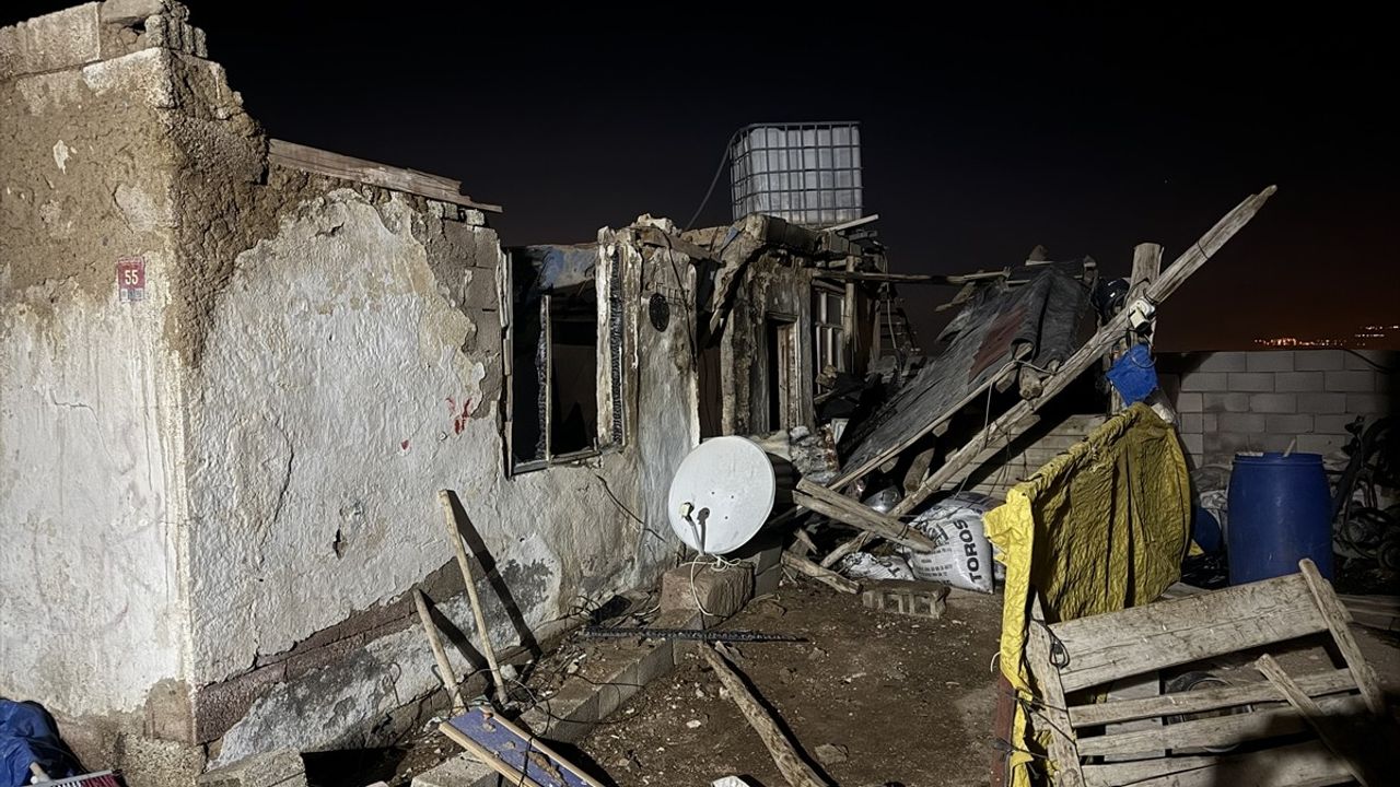 Niğde Bor'da ahır yangını: 170 koyun telef oldu