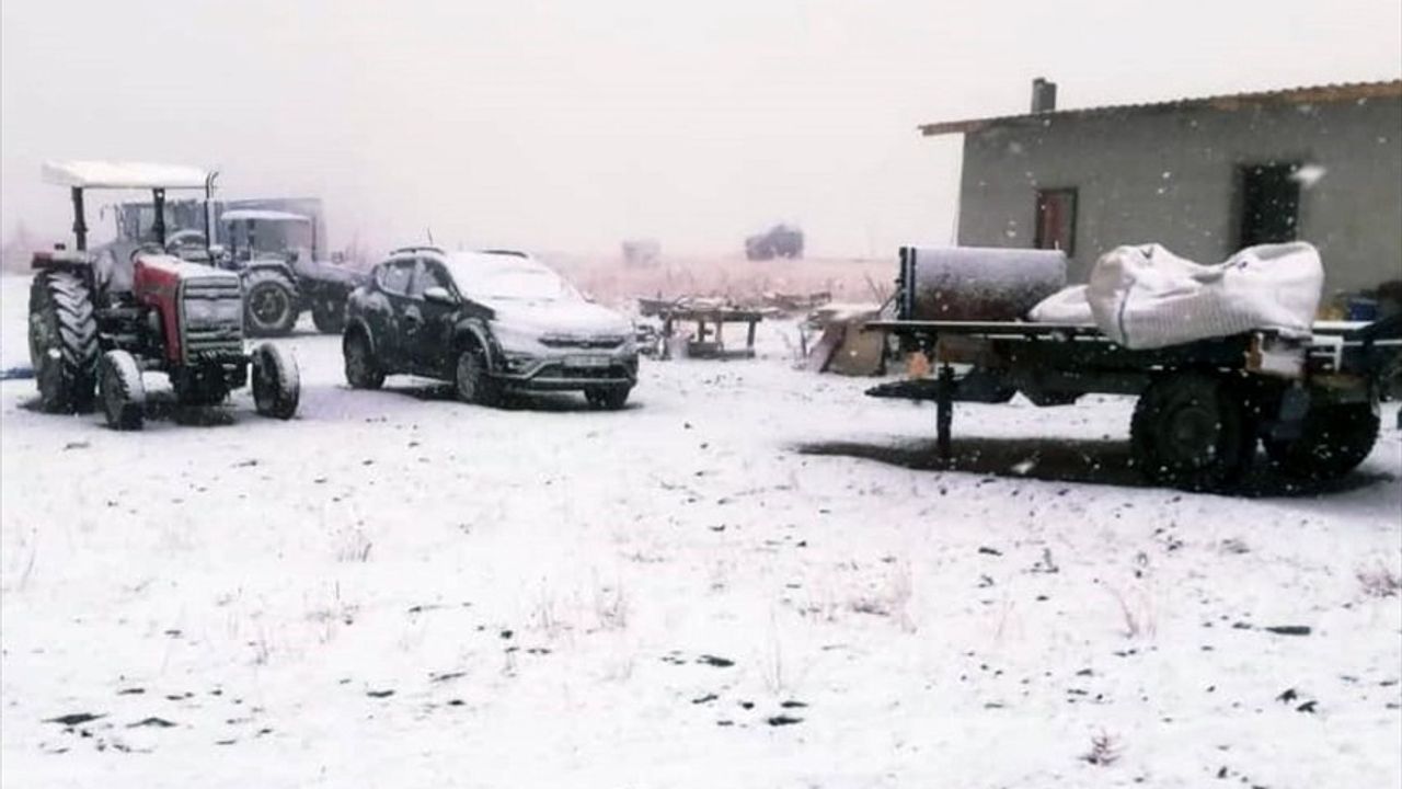 Niğde'nin yüksek kesimlerine mevsimin ilk karı düştü