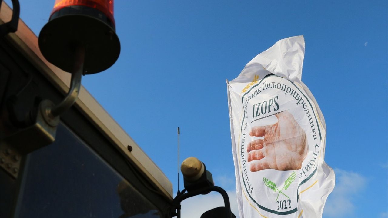 Novi Sad'ta çiftçiler traktörlü protesto: tarım politikalarına itirazlar