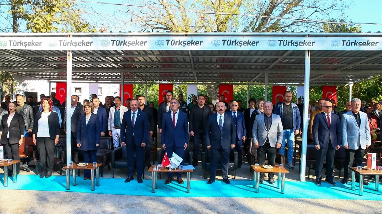 Nuri Şeker Uşak Şeker Fabrikası 100. üretim döneminde şeker pancarı alımına başladı