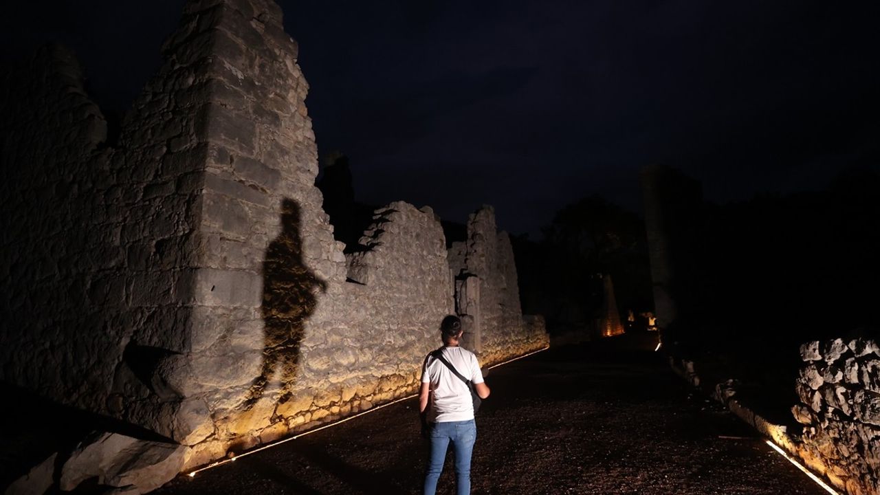 Olympos Antik Kenti'nde gece müzeciliği akşam ziyaretlerini artırdı