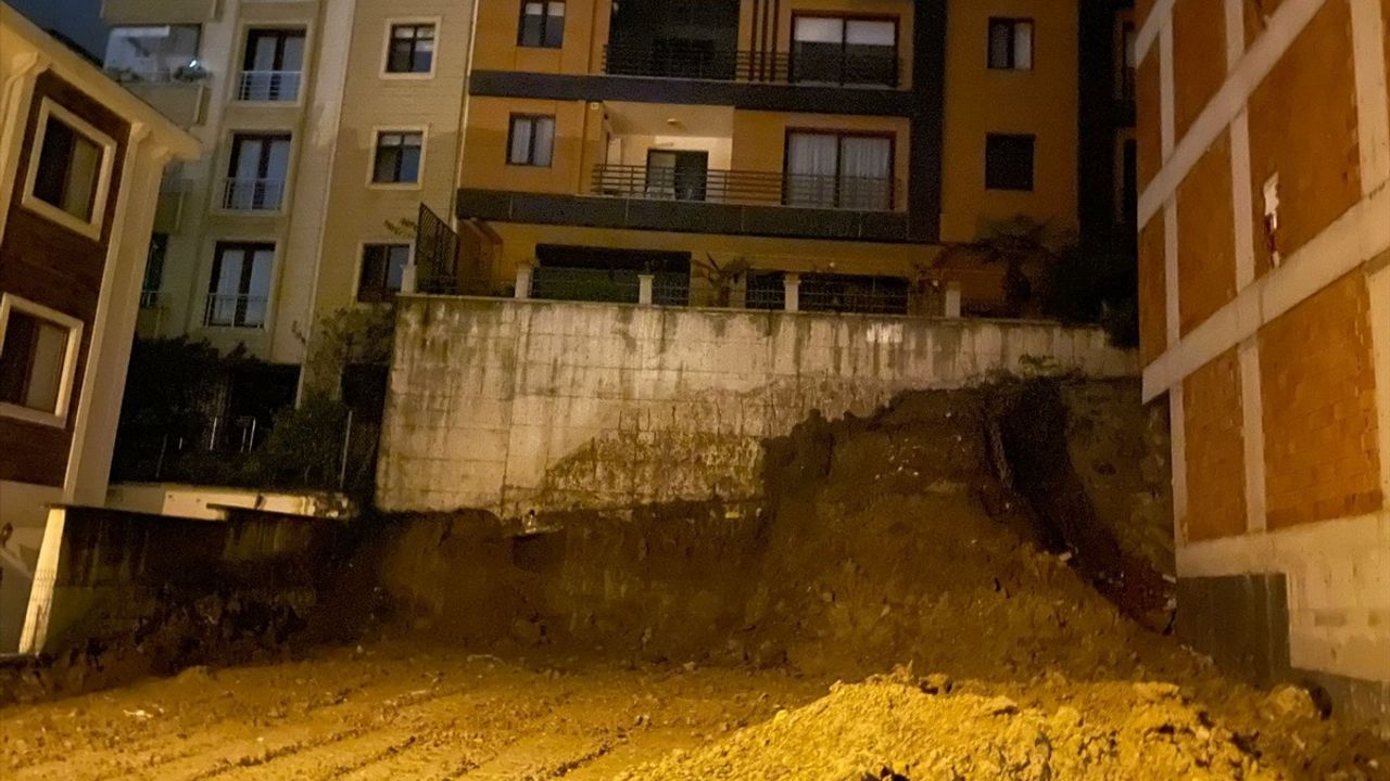 Ordu'da temel kazısı sırasında toprak kayması: 2 bina tedbir amaçlı boşaltıldı