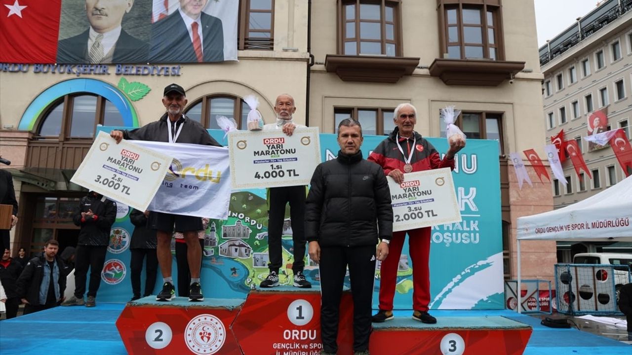Ordu'da Yarı Maraton ve Halk Koşusu: Yaklaşık 800 Katılımcı Sahilde Yarıştı