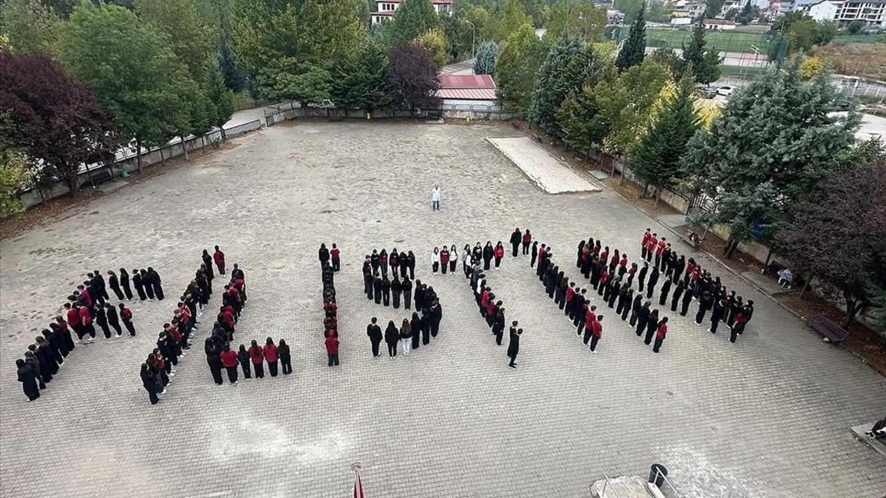 Osmaneli'de öğrencilerden Küresel Sumud Filosu'na 'Filistin' koreografisiyle destek