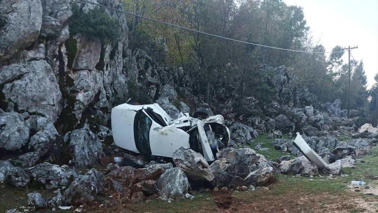 Osmaniye'de devrilen otomobilde 1 kişi öldü, 1 kişi ağır yaralandı