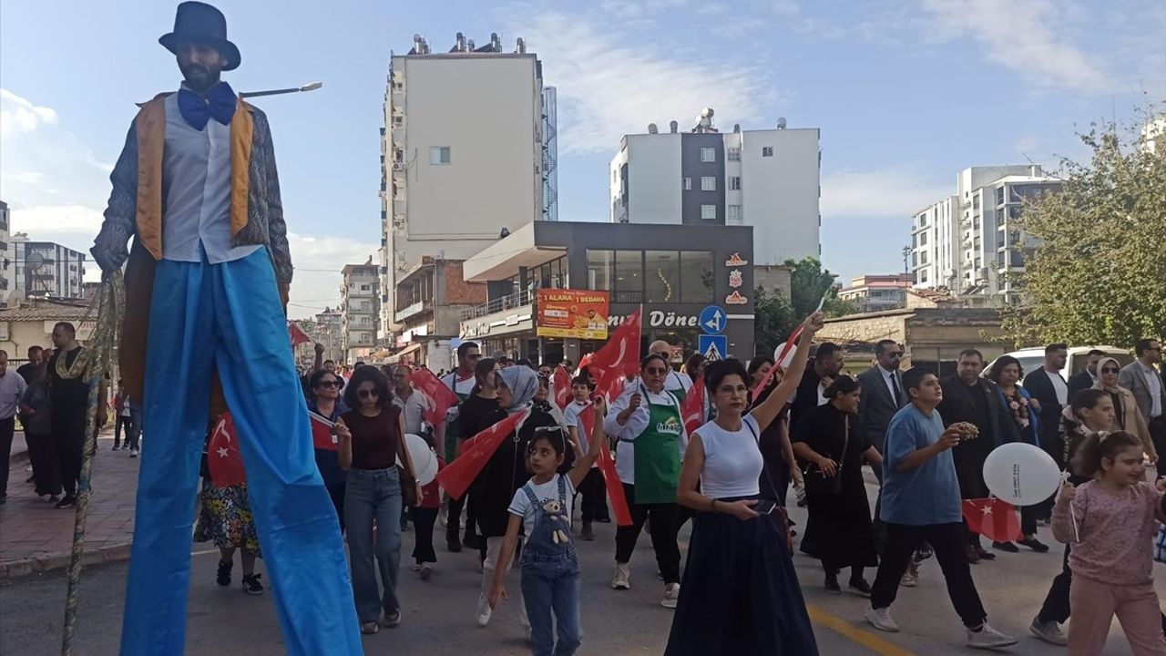Osmaniye'de İkincisi Düzenlenen Yer Fıstığı Festivali Kortej Yürüyüşüyle Başladı