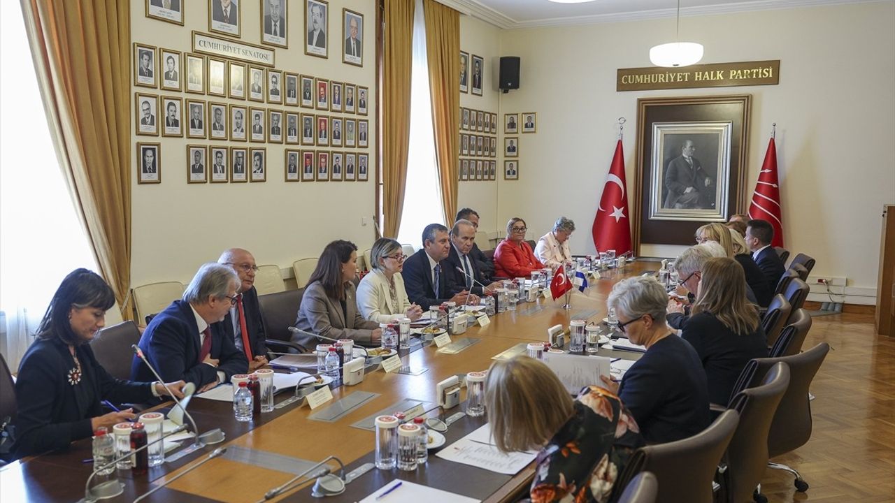 Özgür Özel, Finlandiya Parlamentosu Dışişleri Komisyonu Başkanı Johannes Koskinen ile görüştü