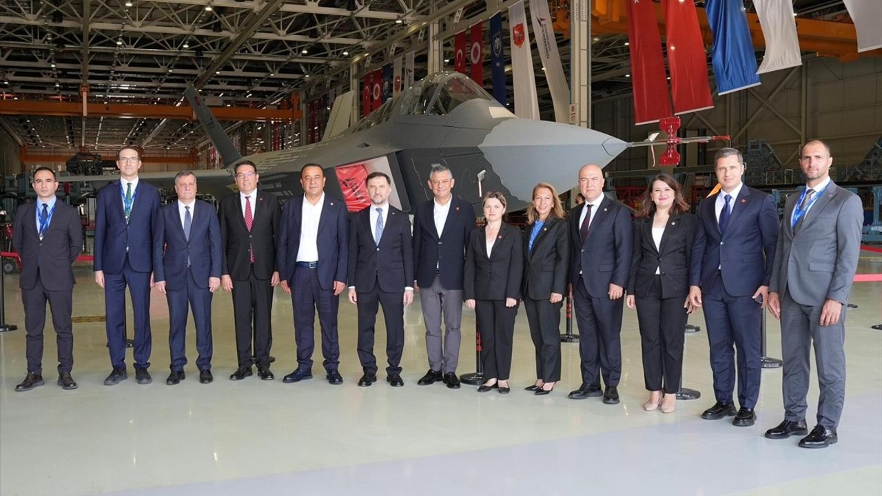 Özgür Özel: KAAN gücünü milletimizden alıyor — CHP'den Milli Muharip Uçak'a destek