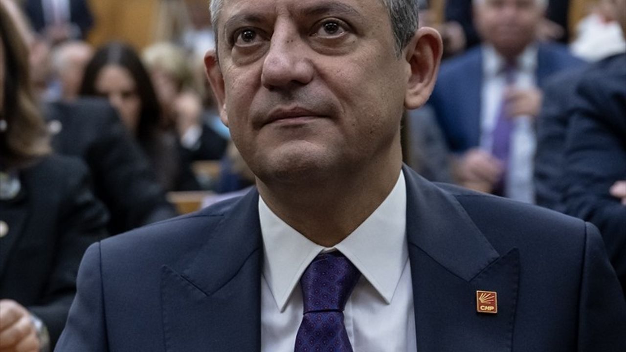 Özgür Özel: KKTC seçimine saygı, Tufan Erhürman'ı kutladı; iddianameyi delil eksikliğiyle eleştirdi