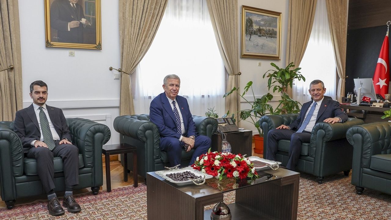 Özgür Özel, Mansur Yavaş'la görüştü: 'Konser soruşturmasında verilemeyecek hiçbir hesabı yok'